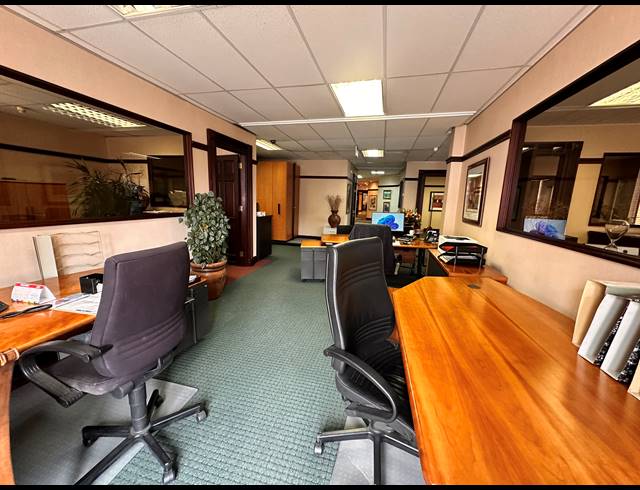 486M² OFFICE TO LET IN HOUGHTON ESTATE